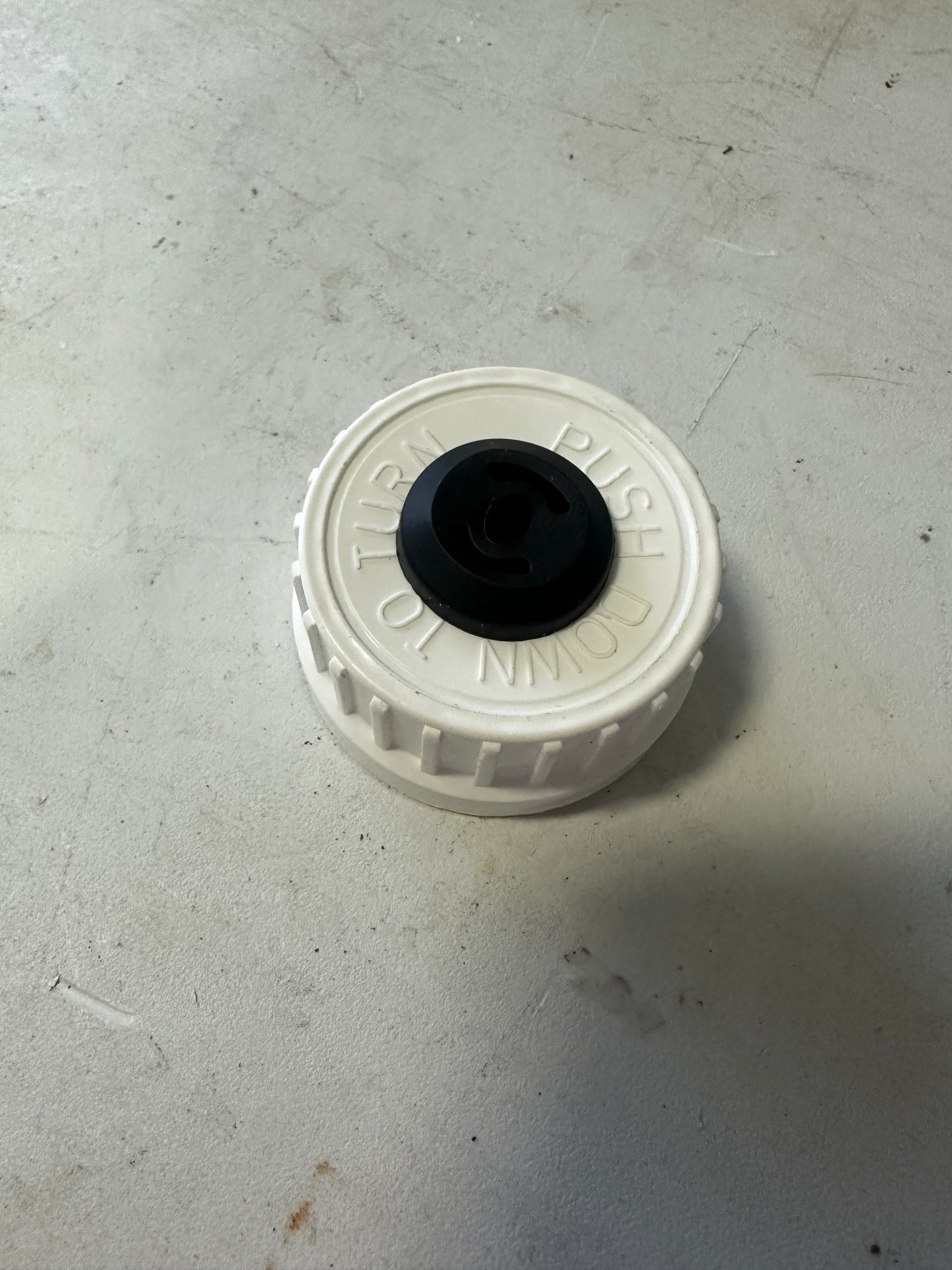 Hydrochloric Acid bin Lid and Grommet 5L