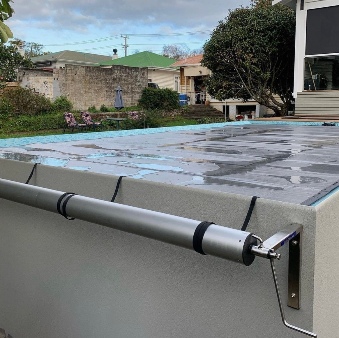 Sunbather 114 DDL Wall-Mounted Roller