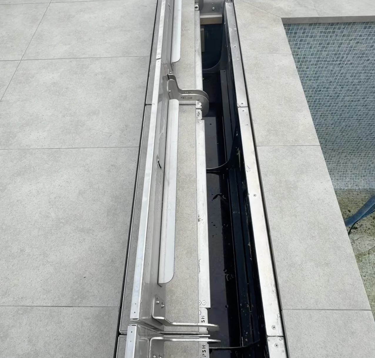 Eco-Vanishing Cavity Storage - Tiles lid, Under Ground, 316 Stainless steel and aluminium blend units