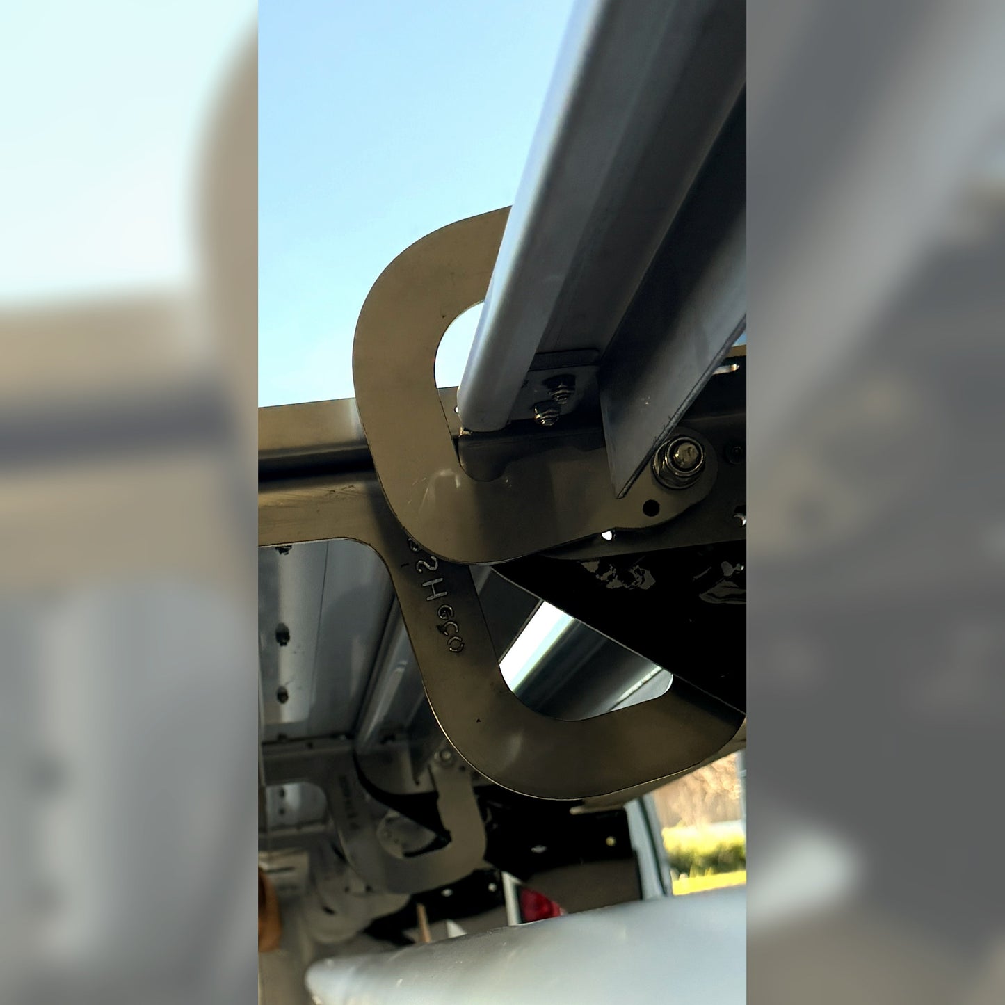 PSH Eco Vanishing Tile Lid bracket close-up one