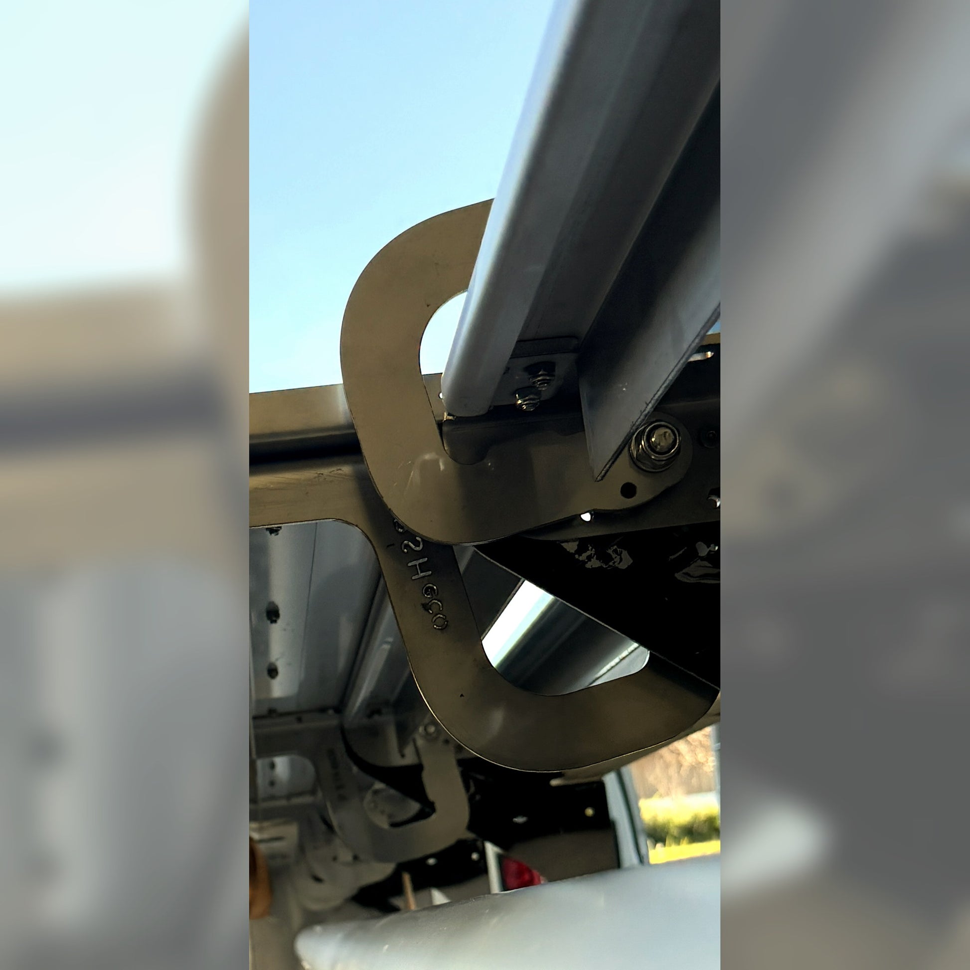 PSH Eco Vanishing Tile Lid bracket close-up one